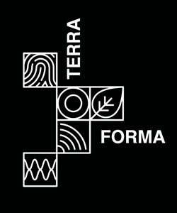 Logo Terra Forma — formes géométriques abstraites en blanc sur fond noir représentant une empreinte digitale, un cercle, une feuille et des motifs ondulés, avec le texte TERRA en vertical et FORMA en horizontal